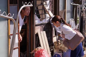 Ngôi sao mạng Shen Q vào vai một hồn ma nữ trong một bộ phim cổ trang kinh điển và quan hệ tình dục với một người nông dân 70 tuổi. Phải nói rằng cô ấy thực sự đã cống hiến hết mình. Phục hồi độ nét cao 2K