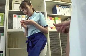 Gái sinh viên xinh đẹp quay video show hàng