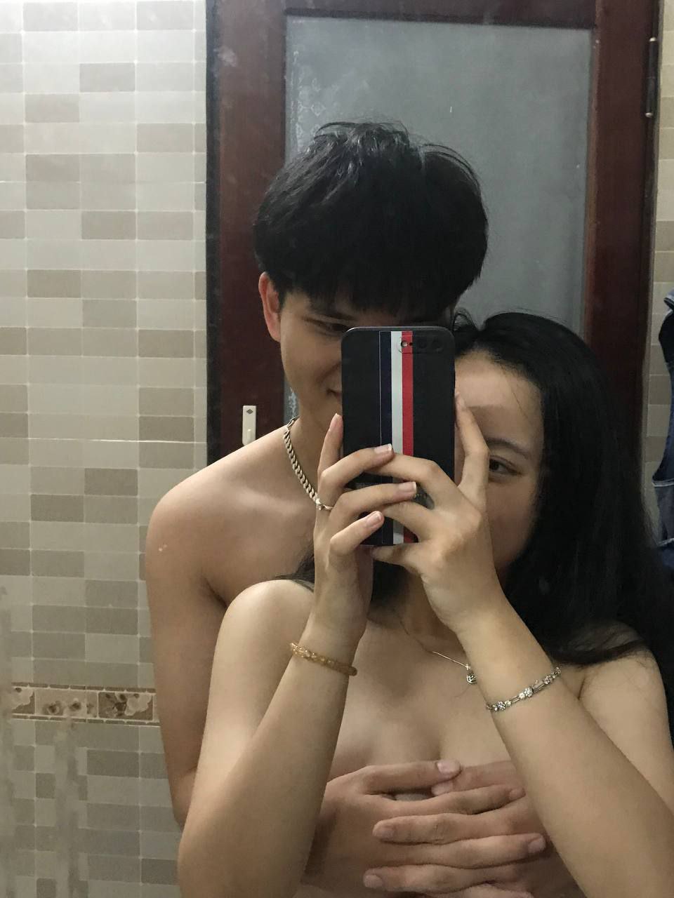 Nữ học sinh tham lam bị tống tình vì trộm cắp ở cửa cò tiện lợi