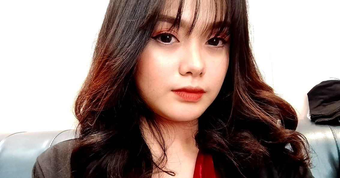 Dì trẻ chăm sóc thằng cháu nghịch ngợm còn thêm bạn của nó