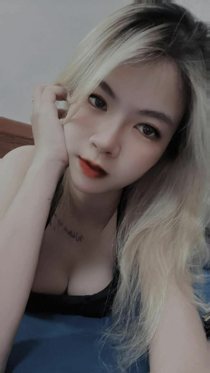 đêm sướng lạc của tiền bối cùng hai em thư ký